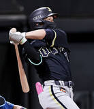 「西川の先制二塁打　プロ野球」の画像1