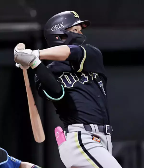 西川の先制二塁打　プロ野球