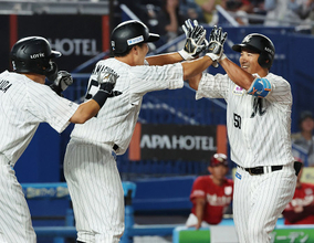 祝福される愛斗　プロ野球