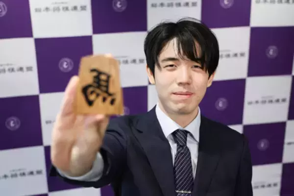 「面白い将棋追究する１年に」＝将棋の藤井六冠が新年の抱負