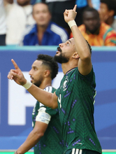 喜ぶアムリ　Ｗ杯サッカー