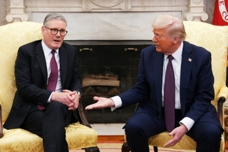 スターマー英首相はエネルギー問題と移民問題で自滅 トランプ氏