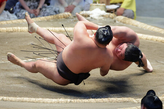 伯乃富士、５個目の金星＝大相撲名古屋場所