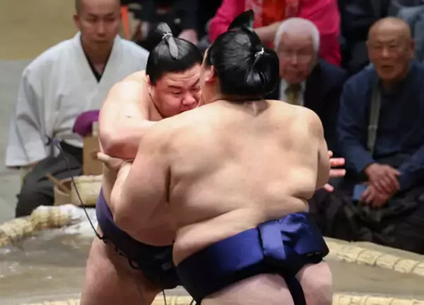 再び舞わせた座布団＝義ノ富士、大の里も撃破―大相撲初場所