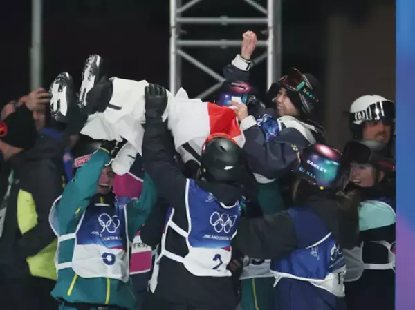 胴上げされる村瀬　五輪