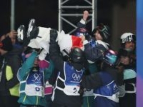 胴上げされる村瀬　五輪