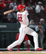 名原のプロ初本塁打　プロ野球