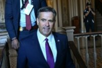 米ＣＩＡ長官がベネズエラ訪問