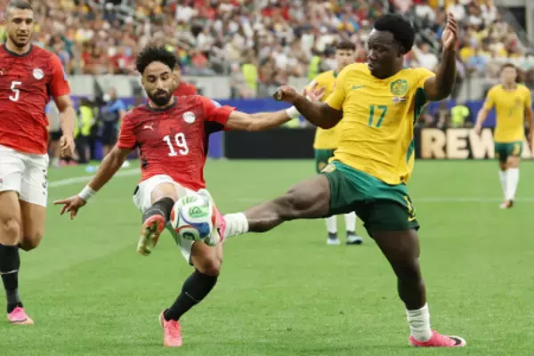 競り合うイランクンダとアッティア