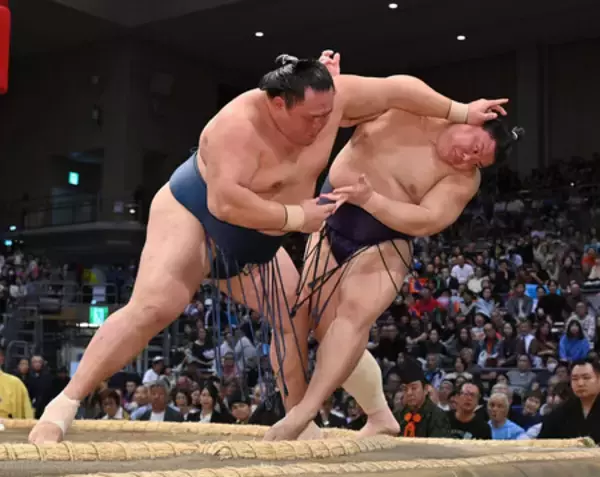 支度部屋＝大相撲九州場所