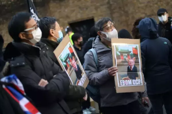 中国メガ大使館計画に反対のデモ、移設承認判断迫る 英国