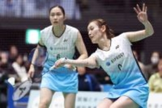 プレーする岩永、中西組