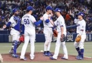 喜ぶ中日ナイン　プロ野球