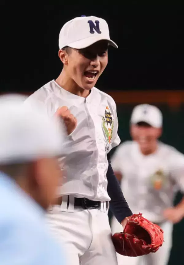 喜ぶ鈴木　高校野球