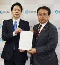 泊原発再稼働で安全対策を＝赤沢経産相に同意伝達―鈴木北海道知事