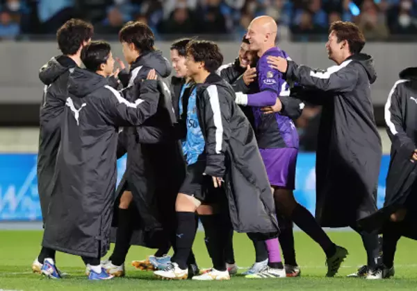 喜ぶ川崎イレブン　Ｊリーグ