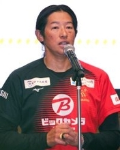 会見に出席した上野