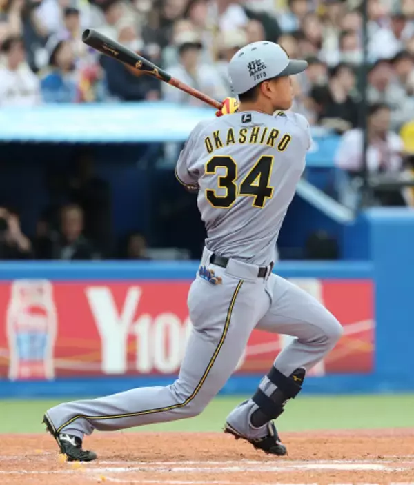 岡城の先制適時二塁打　プロ野球