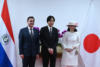 秋篠宮ご夫妻、パラグアイ到着