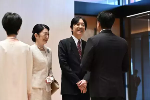 秋篠宮ご夫妻、パラグアイから帰国