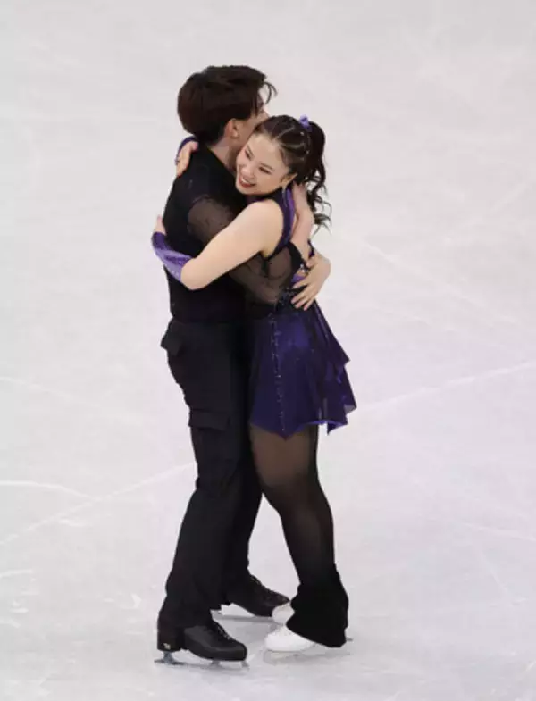 出し切った吉田、森田組＝鍵山も思わず涙―フィギュアスケート〔ミラノ・コルティナ五輪〕