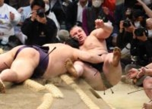 綱とり安青錦に土＝大の里は２連敗―大相撲春場所２日目