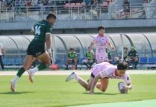 トライを決める石岡