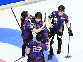 喜ぶ北海道銀行の選手