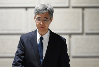 日銀、１％への利上げ決定