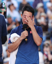 涙ぐむ錦織
