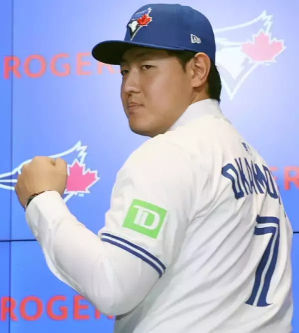 ポーズを取る岡本　大リーグ