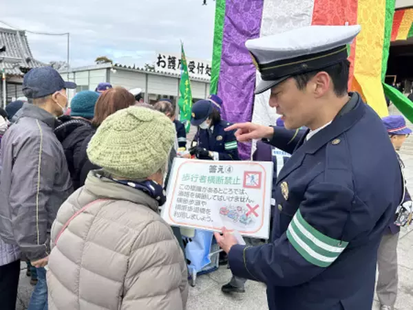 西新井大師で交通安全呼び掛け