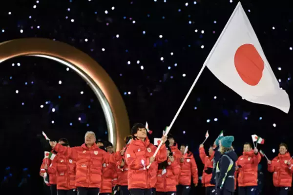 入場行進する日本の選手ら　五輪