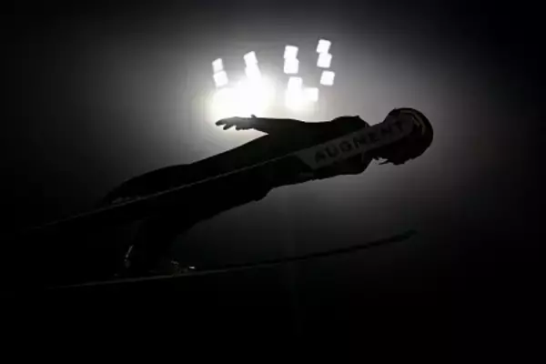 飛躍するフランス選手　五輪