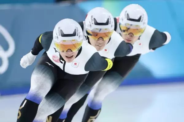 滑走する日本チーム　五輪