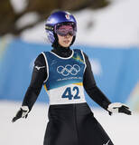 「２回目の飛躍を終えた高梨　五輪」の画像1