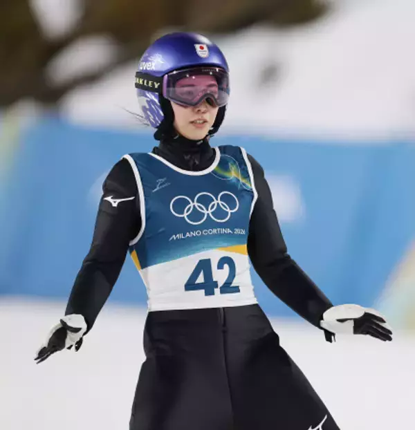 ２回目の飛躍を終えた高梨　五輪