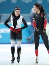 笑顔を見せる高木