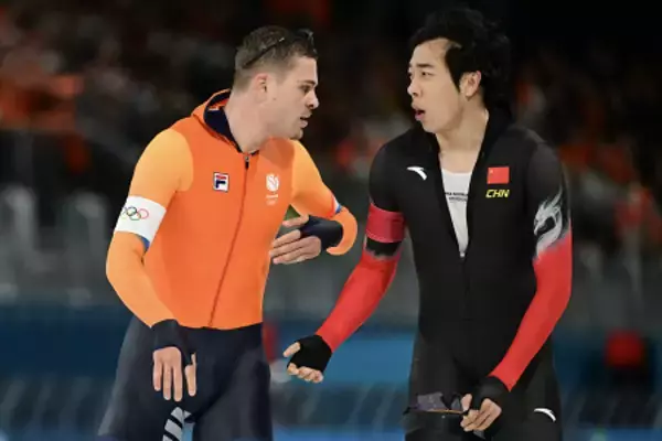 同走者に詰め寄るベンネマルス　五輪