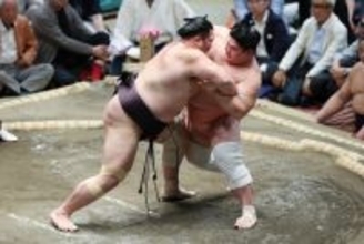 攻める朝乃山