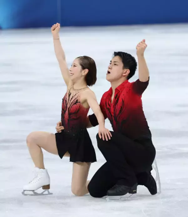 ガッツポーズする三浦、木原組　五輪