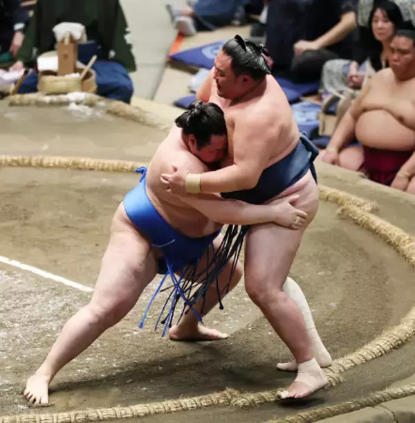 敗れた玉鷲