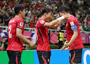 喜ぶ呉賢揆　Ｗ杯サッカー