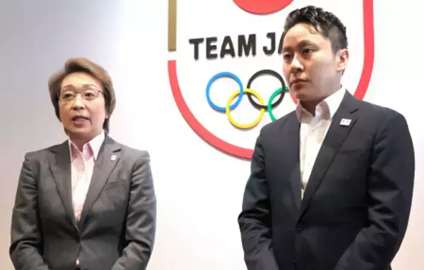 取材に応じる橋本会長ら