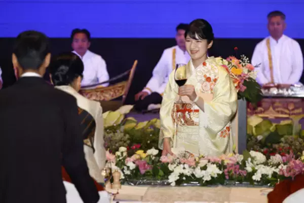 愛子さま、ラオス晩さん会に＝「心温まる友情の絆実感」―現地語で「乾杯」も
