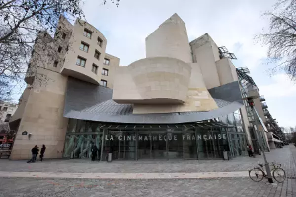 南京虫発生で有名映画館閉鎖