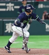 岩田の適時内野安打　プロ野球
