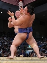 玉鷲の押し出し