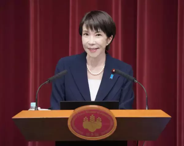 会見する高市首相