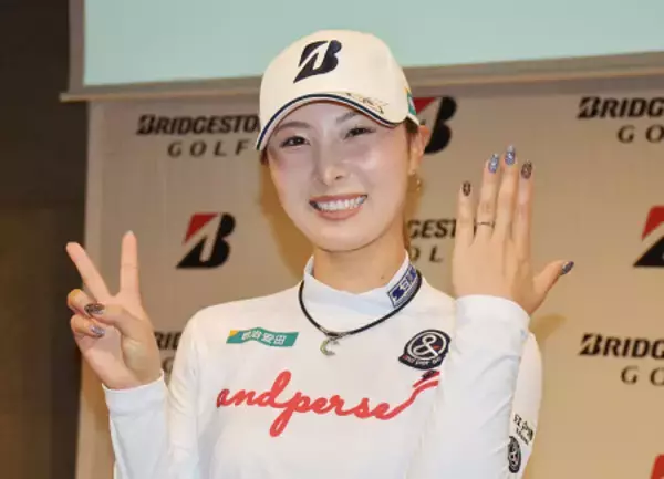 笑顔の鶴岡　ゴルフ